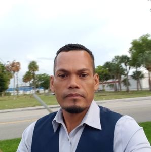 Meet your Posher, Julio licona